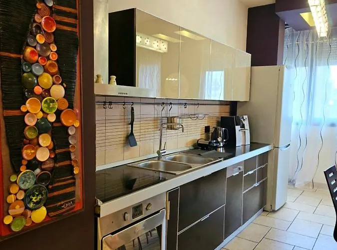 Center Easy_luxury 地拉那